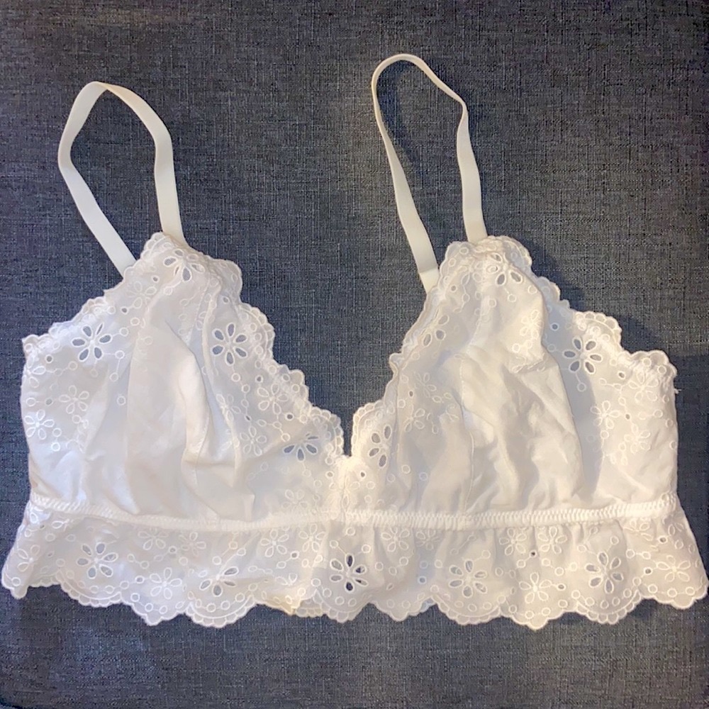Romantic bra with no liner.